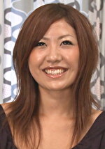 【素人・人妻】不倫妻の溢れる色気！フェロモン全開の素人妻！専業主婦の彼女は暇つぶしでAV出演！人生初めての中出しセックスで嬉し泣き！？