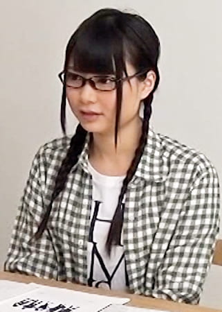 三つ編みおさげのあどけなさの残る眼鏡の地味娘をセミナーの無料体験とナンパ！ちょっとエッチな地味娘とパコパコ嵌めまくり！