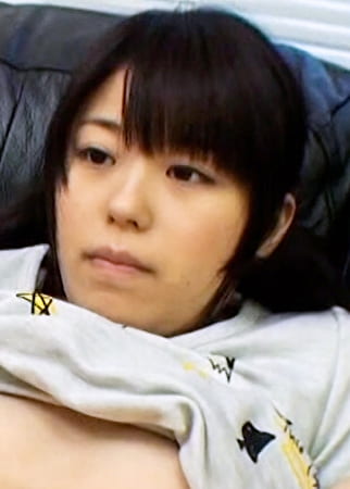 路地裏で見つけたあどけなさの残る黒髪娘を寒さしのぎにナンパ！おぼこい娘さんがエロビデオ撮影で中出しされた件。