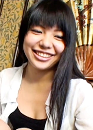 昼間からエロトーク炸裂！彼氏と週一！自慰行為ありのあどけなさの残る黒髪娘は大人のおもちゃでエッチな気分に、盛り上がり3P乱交SEX！