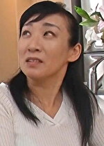 再婚相手の義理の倅のデカい肉棒に股間を濡らしてしまう義母！若い元気な巨根に貫かれ嵌る義母･･･