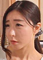【素人・熟女】夫の葬儀の後、義理の倅に抱かれてしまった義母。引きこもりの倅の為！？･･･遺影の前で倅の巨根でイカされるパイパン義母に孕ませ中出しSEX！