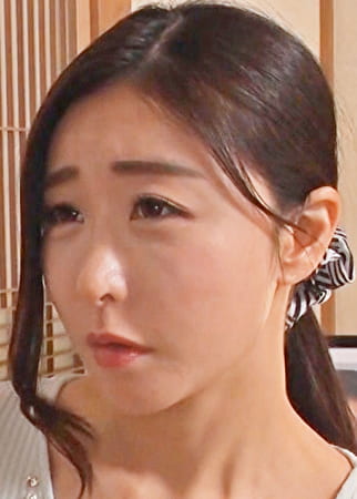 夫の葬儀の後、義理の倅に抱かれてしまった義母。引きこもりの倅の為！？･･･遺影の前で倅の巨根でイカされるパイパン義母に孕ませ中出しSEX！