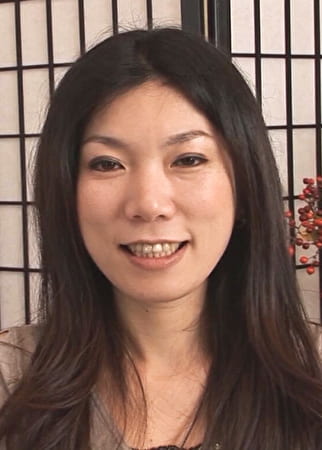 おしとやかな雰囲気を醸し出すバツイチ四十路熟女さん！久々のエッチでびっしょりなアソコに情熱中出しSEX！