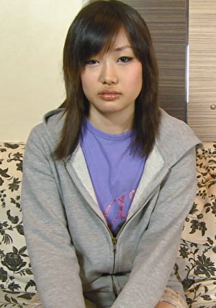 整形は一切してない可愛い純朴娘がテレながらも初めての人前オナニー！ヌレヌレなアソコに滾った肉棒を奥底まで挿入！