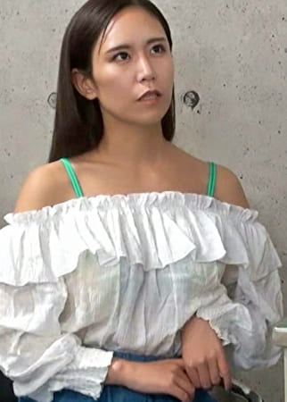 【謎のエロエロ軟膏投入で･･･止まらない痙攣お姉さん】キラキラのロングヘアーがまぶしい南国系働くお姉さんはマッサージルームでアへ顔解禁