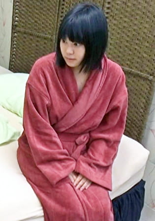 ショートヘアーで完全無欠の地味娘、人生初のエクスタシー体験