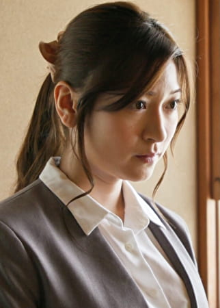 アブノーマルな甘美な快楽に堕ちていく大手出版社の人妻契約社員！M気質開花の変態イキ狂い！