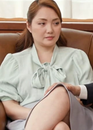 ホテルの経営危機を乗り越える為、アブノーマルな世界に足を踏み入れてしまった女社長。甘美な快楽の沼に嵌りM気質を開花させる変態SEX！