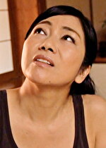 【素人・熟女】昼下がりの居間で母の不倫現場を目撃した愚息の肉棒は勃起し･･･目の前の男根にしゃぶりつく淫乱母さんとの禁断SEX！