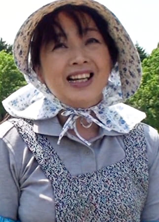 旦那が農協の研修旅行で留守中！AVの撮影で愉しむ淫乱熟女と大自然の中で淫乱SEX！