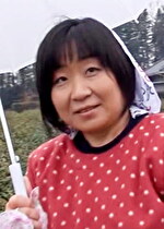 【素人・熟女】茶畑で農作業中の地味な熟女！密かに欲求不満を募らせAV撮影に応募。恥ずかしさと快感が交差する本能丸出し淫乱中出しSEX！