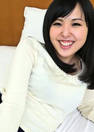 【キタッ！！サキュバス人妻】Tバックに黒ストッキングで街中を彷徨いオトコを狩る。密室でオトコを品定めして性力を吸い尽くす！サセ妻降臨