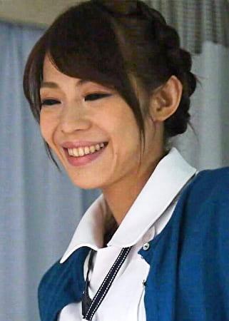 夜勤主任看護師、個室逆ナンパ 尿瓶で尿処理はOKのサイン！