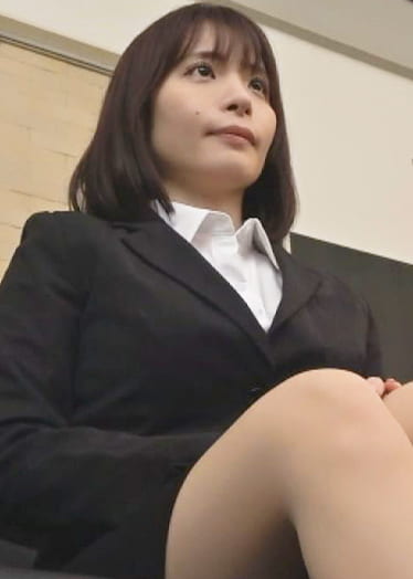 狙われたリクルートスーツ！虚な色白美人に欲望をぶつける面接官