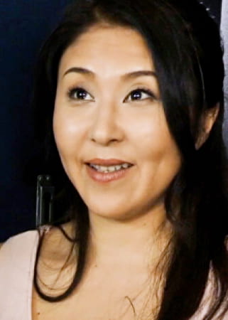 エロ過ぎ奥さんに勃起した肉棒にしゃぶりつくヤリモクお隣の奥さんと濃厚SEX！