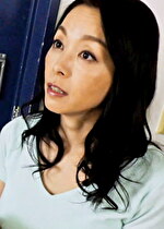 いつもお裾分けに来てくれるお隣の奥さんがエロく誘ってくるので･･･思わず玄関先での痴女SEXでザーメンを搾り取られる！