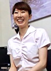 ごく普通の奧さんに商品開発のモニター協力をお願い！次々と出てくるエログッズに戸惑い恥じらいながらも快楽に没入するむっつり奥さんに乱交中出し！