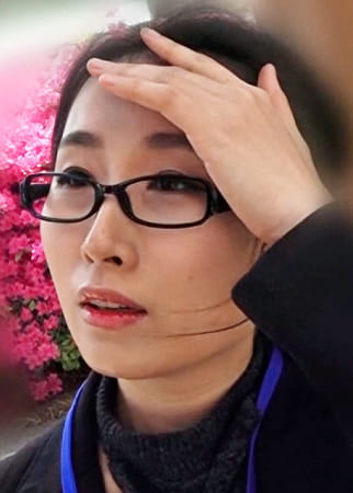 公園で見つけた美人秘書をテレビの撮影とナンパ！聡明で知的な眼鏡美女のむっつりエロギャップがアツいSEX交流！