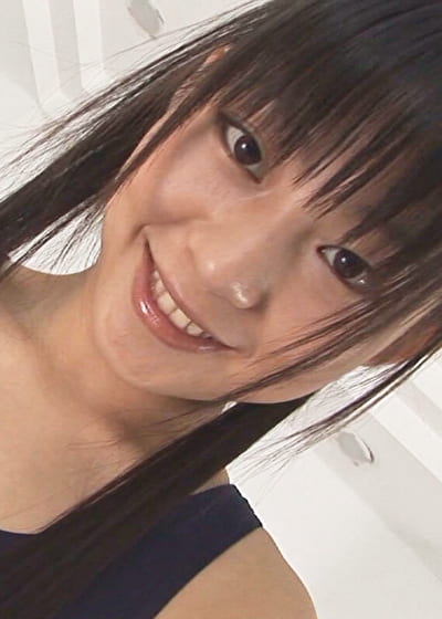 飾らない純粋さが愛おしい娘が小さな身体で一生懸命マットプレイ！入口もキツキツな小さなアソコで肉棒を咥えこんで中出しセックス！