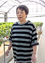 【素人・熟女】苺農家を営む五十路熟女。好きモノ熟女が自らAVメーカーに応募して初撮りAV出演！ラブホで孕ませSEX！