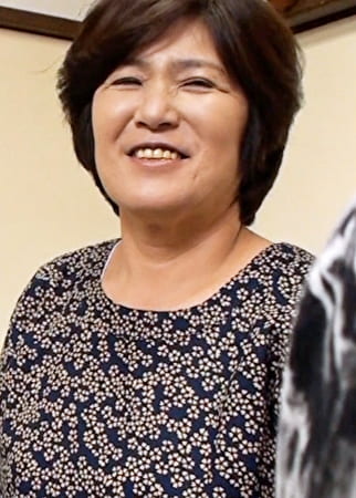 田舎の人情熱い熟女に夕飯をご馳走になりお礼に性感マッサージ！久々の男性の愛撫にその気になる素朴な熟女に中出しSEX！