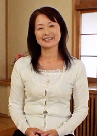 初めて見たAVの興奮と感激が忘れられず自分もこんなに他人を興奮させられるAVに出てみたい！と応募してきた黒髪五十路熟女の初撮り破廉恥SEX！