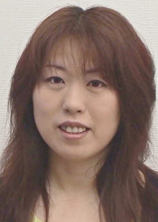 笑顔が可愛い童顔奥様！旦那が構ってくれない寂しさに耐え切れずAV出演！そんなイケナイ奥様にはガンガンSEXであつ～い精液をプレゼント！