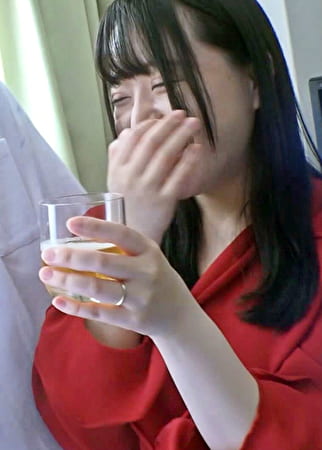 秋田から観光で東京に来てナンパされた奥様。完全に休日の不倫を楽しむモードへ！最近パイパンにしたことは旦那は知らない！