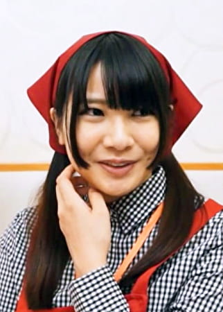 この地味な奥様、旦那がギャンブルクズで人生悲しくなっているという。そんな奥様救済セックスの撮影を･･･。地味だった奥様がストレス発散のエロビッチプレイに沼る！