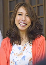 【素人・熟女】「娘居るからだめ！」隣の部屋には娘がいるのに声が止まらない！声を抑えて燃え上がる熟年セックス！