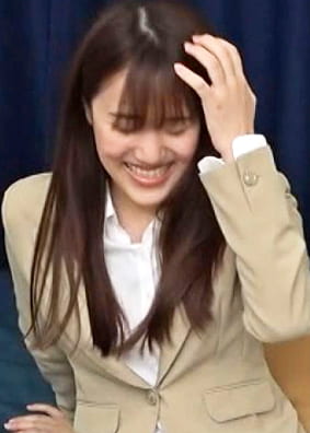 色白スレンダーの桃尻を鷲掴み！美尻OLをテイクアウト！