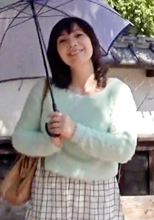 応募して来た四十路熟女を訪ねて遥々熊本へ！若見え熟女を旅館に誘い初撮り中出しAVセックス！