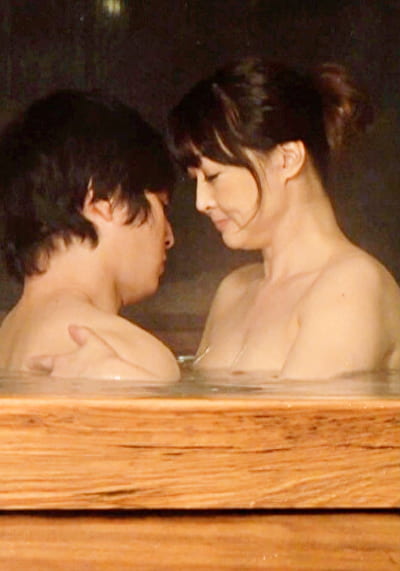 離れて暮らす母に一途な思いをぶつける愚息。そんな思いに揺れ肉欲性交に溺れるふたり･･･。