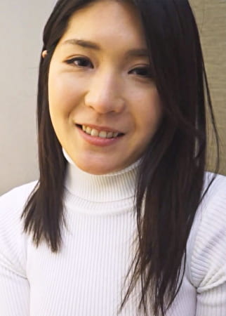 1年ぶりの男のモノを「嬉しい！」と頬張る欲求不満奥様の潮吹きSEX！