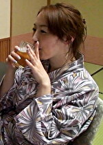 ナンパして来た黒人男性グループに興味津々のひとり旅の美熟女さん！温泉旅館での規格外のデカマラ交尾で昇天する素人熟女に中出し！｜黒人男優