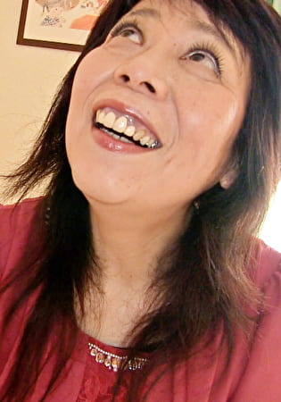 がんばっちゃいました！ドピンクのパンティを履いて嵌め撮りAVに応募の素人熟女！欲求不満解消の本能丸出し中出しSEX！