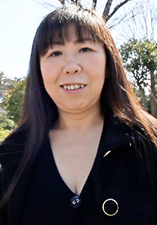 Fカップの超ロングヘアーの独り身熟女が寂しさに耐えかねて嵌め撮りAVデビュー！久々のSEXに全集中の中出しSEX！