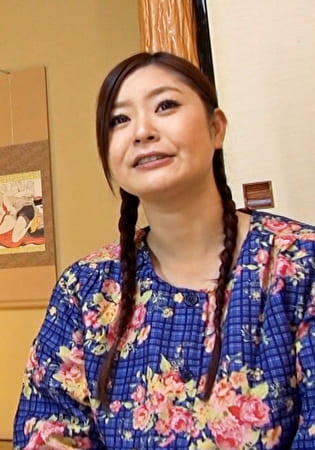 結婚3年目の若妻さんをアンケート調査とナンパ。田舎暮らしで刺激が欲しい若妻さんと快楽絶頂の中出し交尾！