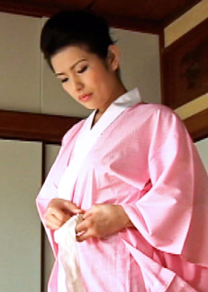 上司の妾の娘を後妻として迎え入れたが一切カラダを許してくれなかった･･･。一計を案じた夫の行動とは･･･。昭和初期を舞台にした狂乱淫靡劇場！