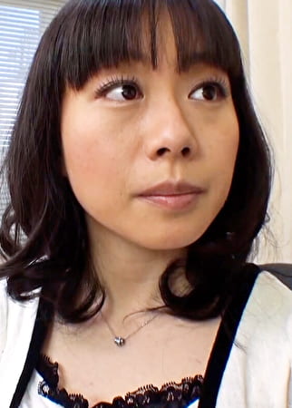 清楚な雰囲気の黒髪奥さまを初めての主婦モデルにとナンパ！高額報酬を渡し目の前でセンズリ見せつけたら奥さまに中出しできるか！？