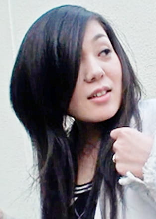 巨乳奥様限定ナンパ！インタビューに答えてくれるだけで謝礼が貰えると着いて行くと･･･。ナシクズシのボディタッチに「えっ！」戸惑いながらの中出しSEX！