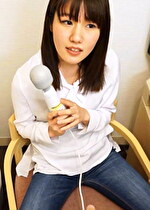 【閲覧注意・拡散禁止】デニム姿が超～スタイリッシュで女優激似の人妻さん。一度きりのAV出演でノビノビ糸引きのアソコが完成･･･。天真爛漫にイキまくり！｜潮