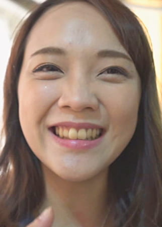 笑顔が可愛いノリのいい人妻の魅力！男もうなる下品で献身的な舌遣い！