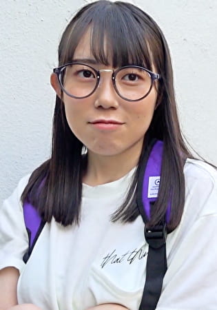 地味目な陰キャ眼鏡娘をナンパしてAV男優と嵌め撮りしませんか？もの静かな乙女も性への興味は尽きない貪欲SEX！