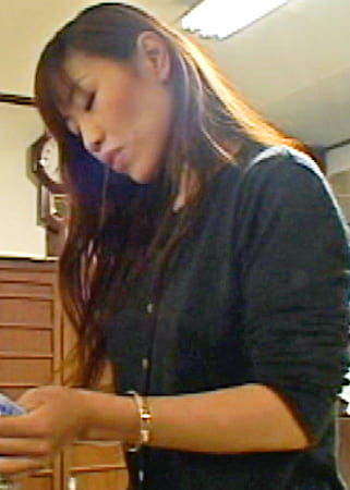 とある田舎町に単身赴任して来た講師。下宿先の色っぽい奥さんと昼下がりの情事に溺れ･･･。