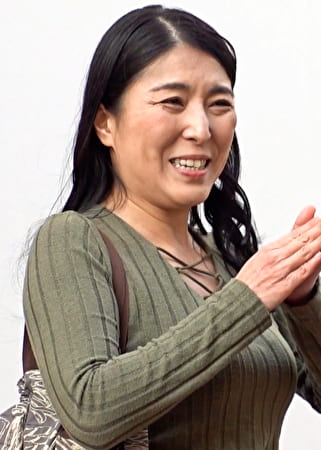 エロには程遠い地元商店街の熟女をナンパして意気投合してラブホへ･･･。平凡な生活に刺激を求めてひと時の快楽に溺れる！