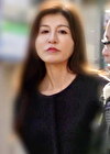 地元の小さな商店街で買い物途中の高身長の熟女をナンパしてヤリ部屋に･･･。寂しい独身オヤジの肉棒にイキまくる素人熟女！
