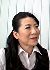誰もいないオフィスで社長と残業中、優しい言葉をかけられながらカラダを弄られ股間を濡らす熟女と合意のセックス！