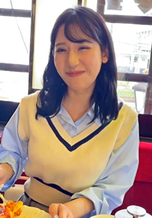 大人っぽい色気のある外見と愛嬌のある空気感で無邪気さ全開の25歳美女と個撮テイでラブホで潮吹き嵌め撮りセックス！